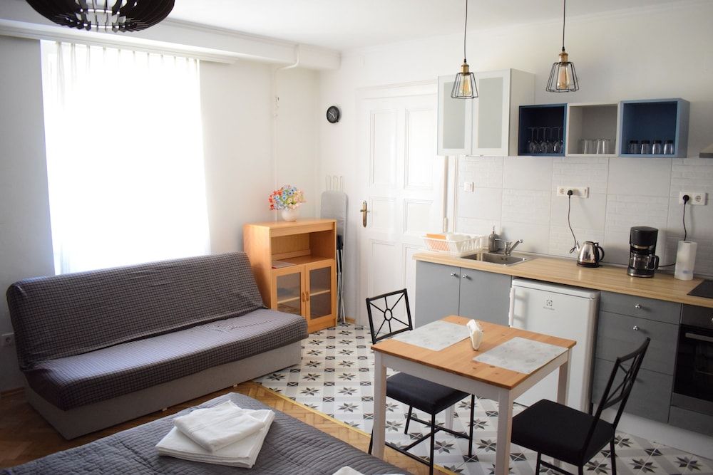 Diamond Astoria 5 sun-lit apartment Studio, Courtyard View 26