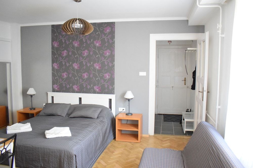 undefined Diamond Astoria 5 sun-lit apartment 4