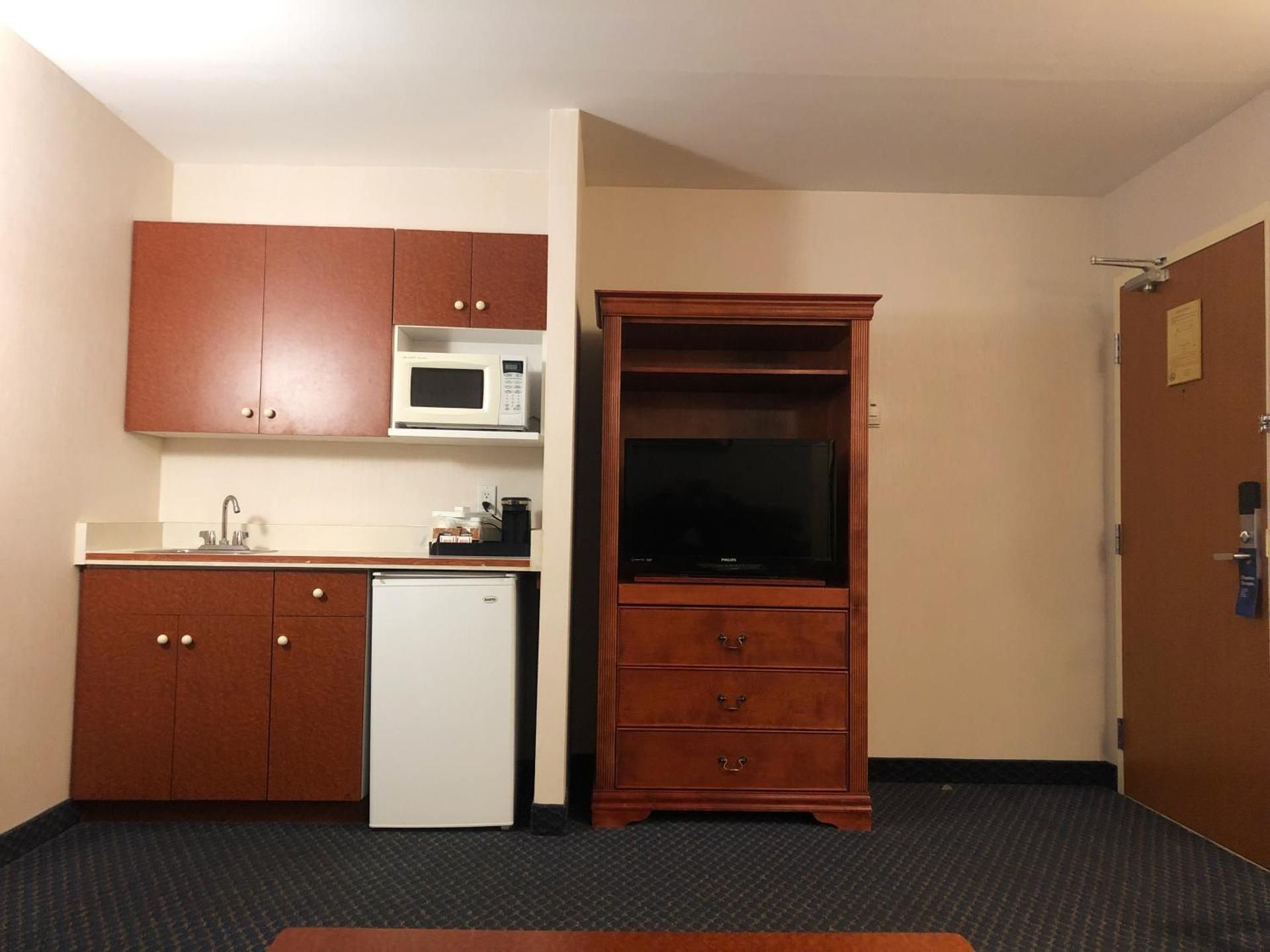 undefined Days Inn & Suites by Wyndham Niagara Falls Centre St. By the Falls 7