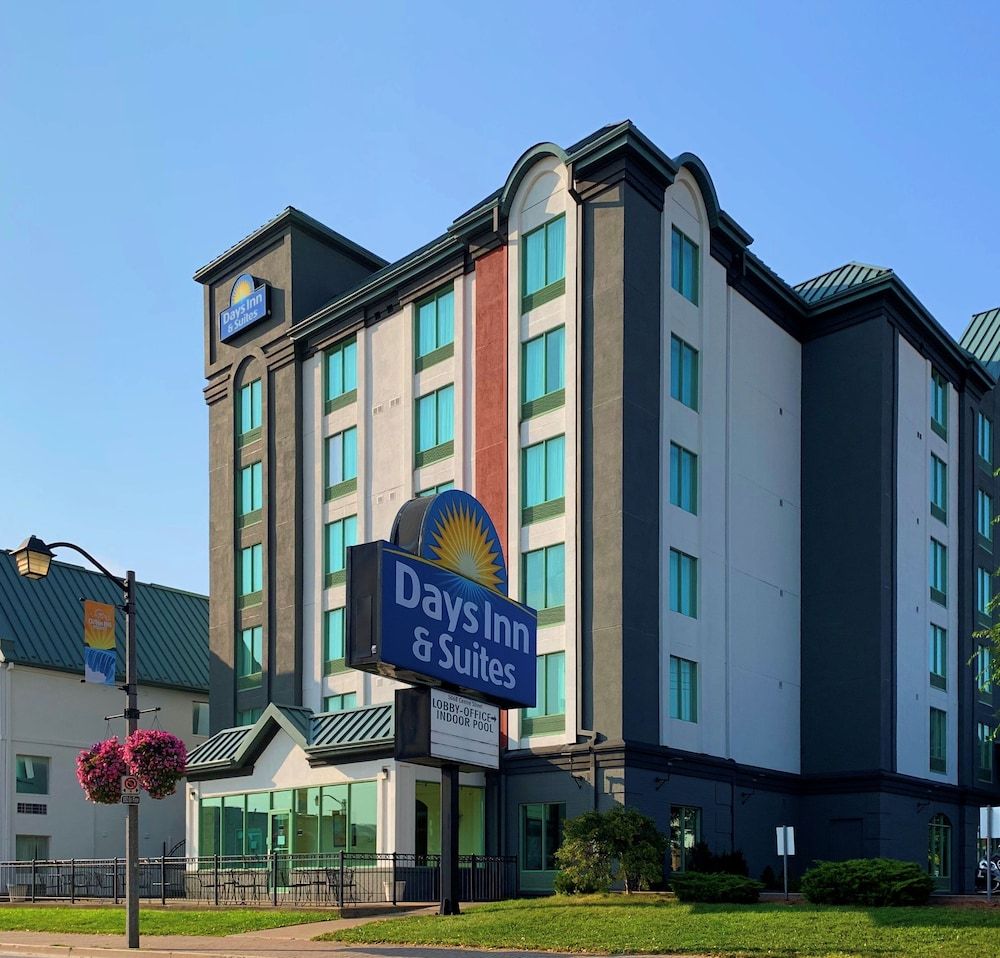 undefined Days Inn & Suites by Wyndham Niagara Falls Centre St. By the Falls