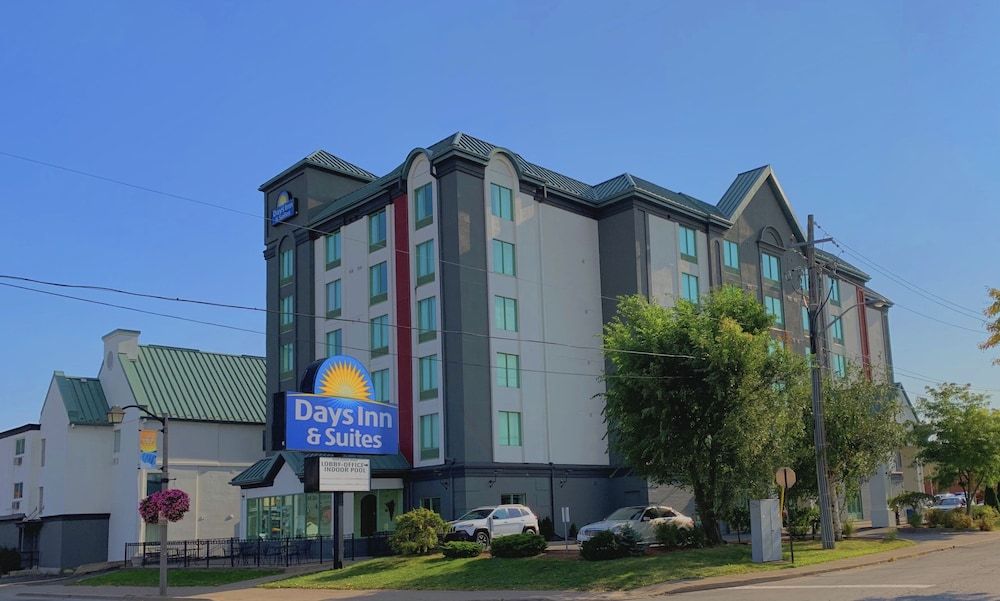 undefined Days Inn & Suites by Wyndham Niagara Falls Centre St. By the Falls 3