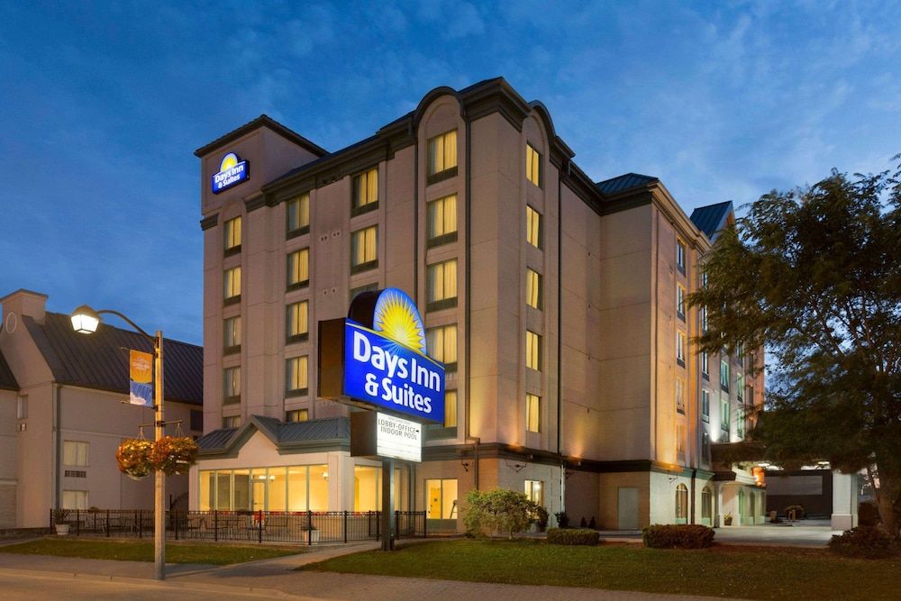 undefined Days Inn & Suites by Wyndham Niagara Falls Centre St. By the Falls 4