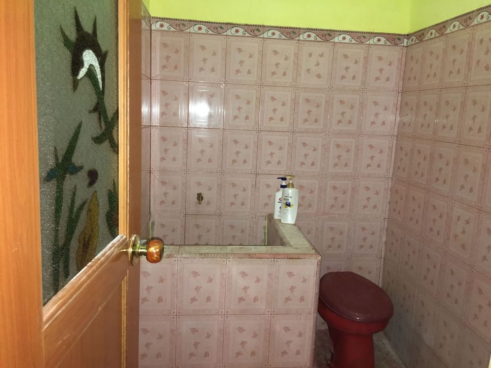 Aini Homestay Ternate Deluxe Double Room, Beach View 5