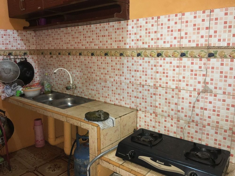 Aini Homestay Ternate Deluxe Double Room, Beach View 6