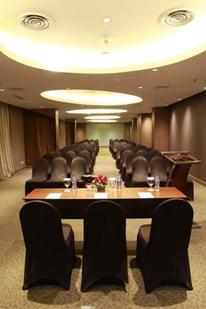 undefined Soll Marina Hotel Serpong 5