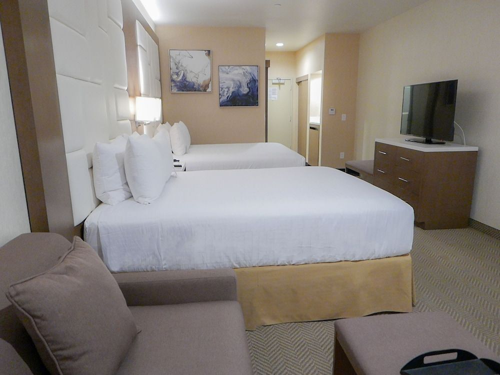 Wyndham Anaheim Room, 2 Queen Beds, Non Smoking 4