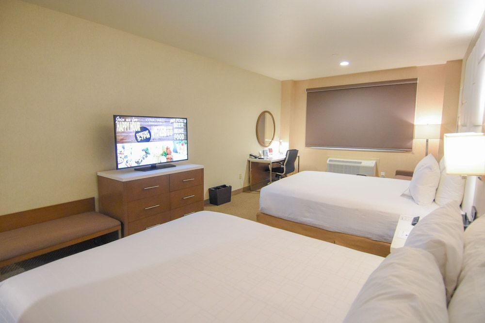 Wyndham Anaheim Room, 2 Queen Beds, Non Smoking 2