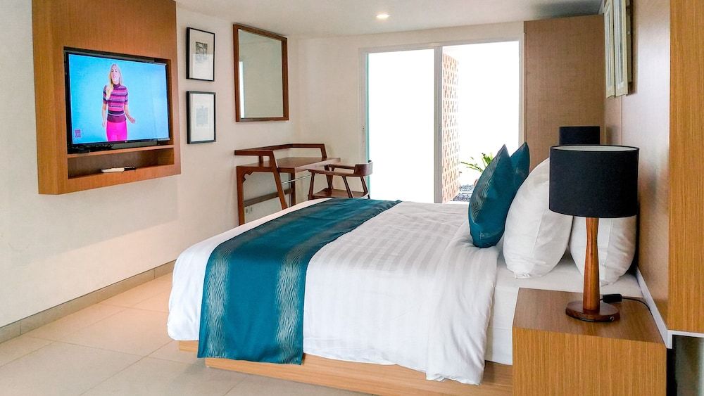 Three Bedroom Panoramic Pool Villa