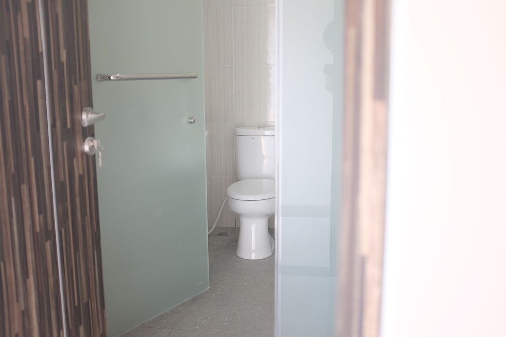 RedDoorz Plus near Mall Ciputra Jakarta Double Room 4