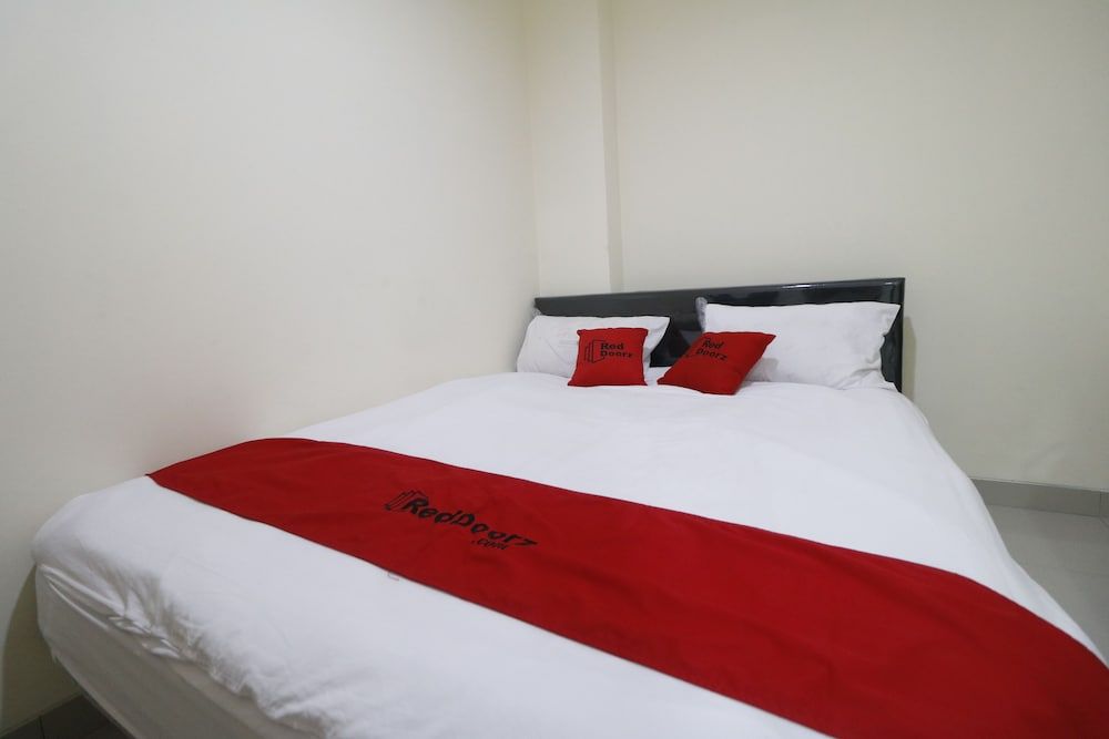 undefined RedDoorz Plus near Mall Ciputra Jakarta