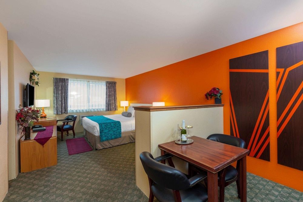 Studio Suite, 1 King Bed, Non Smoking