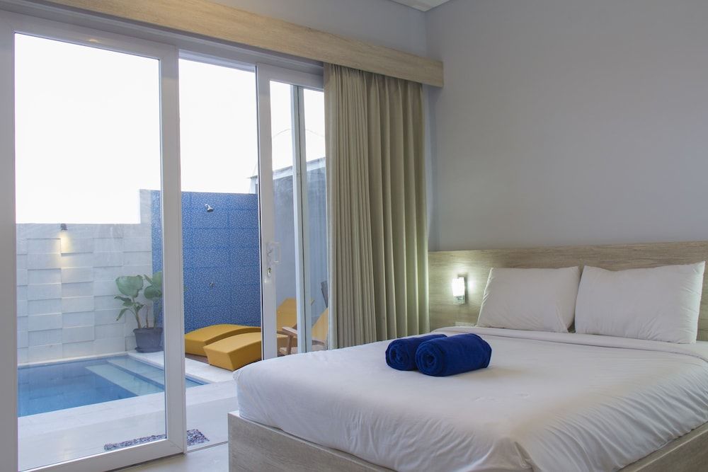 Deluxe Room, Pool View