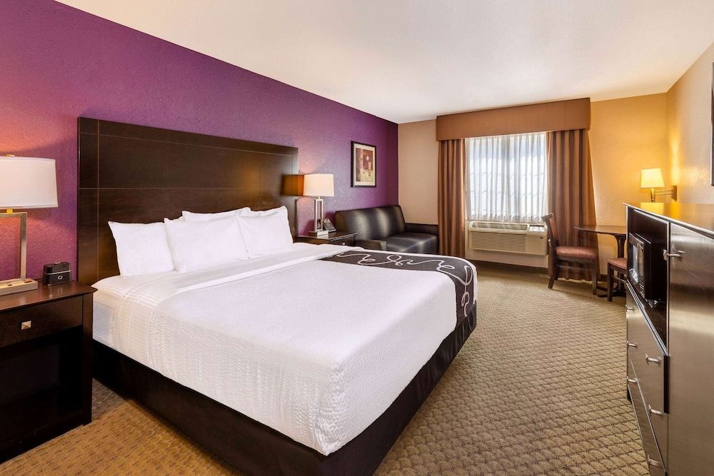 Room, 1 King Bed, Accessible, Non Smoking (Mobility/Hearing Impaired Accessible)