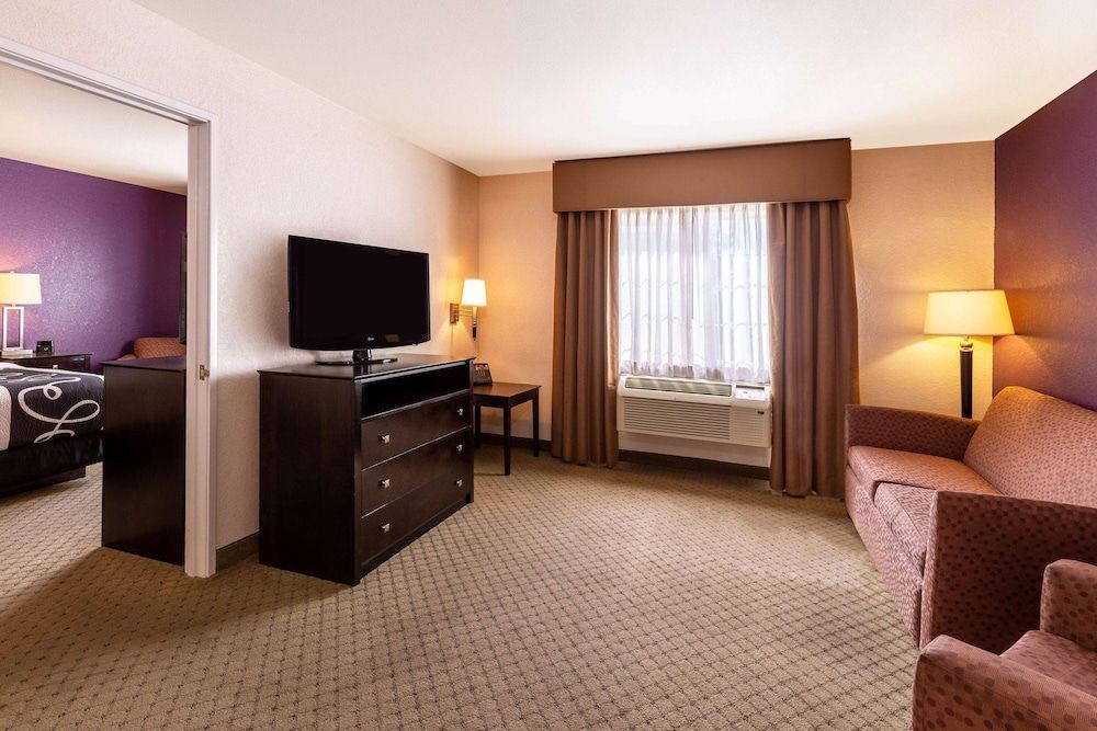 Suite, 1 Bedroom, Non Smoking (1 King Bed)