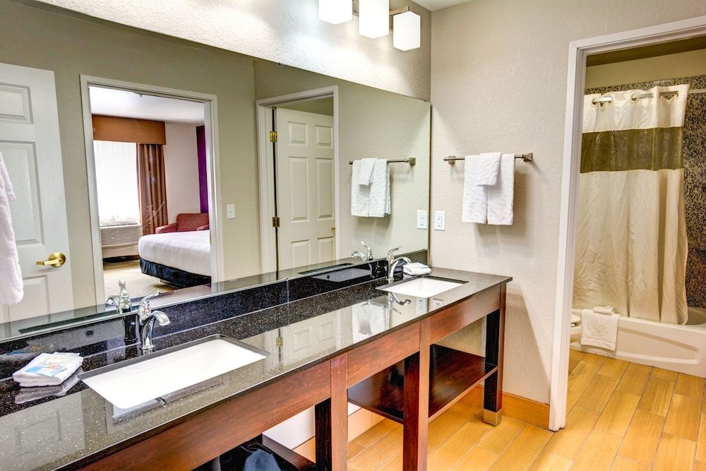 Suite, 1 Bedroom, Non Smoking (1 King Bed)