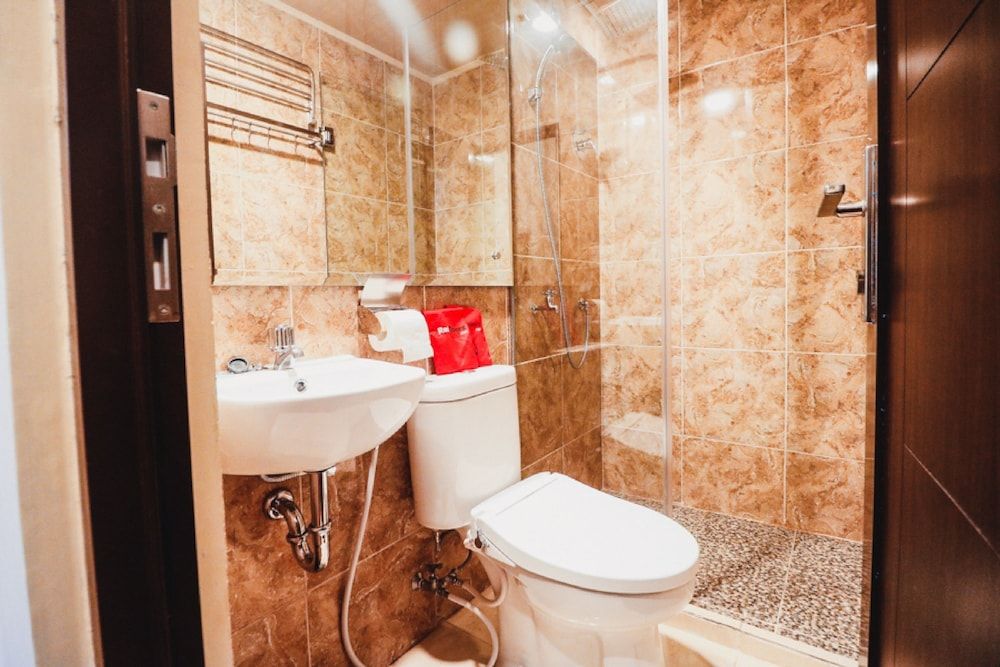 undefined RedDoorz near Halim Perdanakusuma 3 6