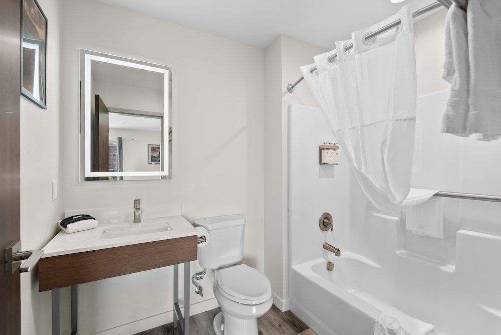 Selkirk Suite