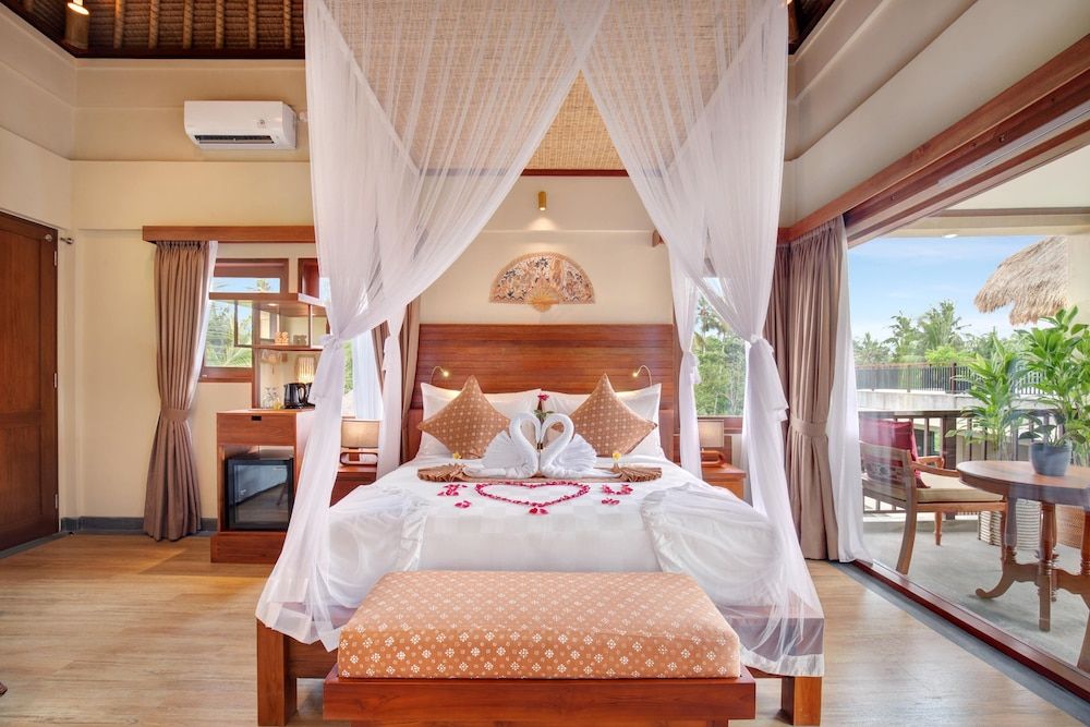 Honeymoon Suite