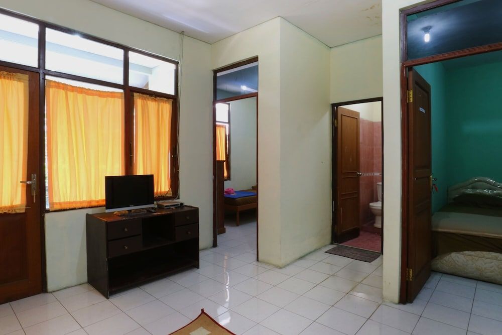 Hotel Arjuna Family Room 4