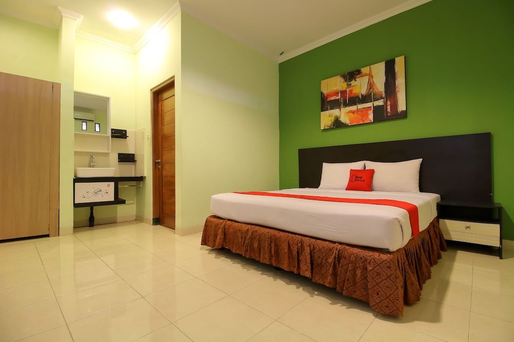 Economy Room