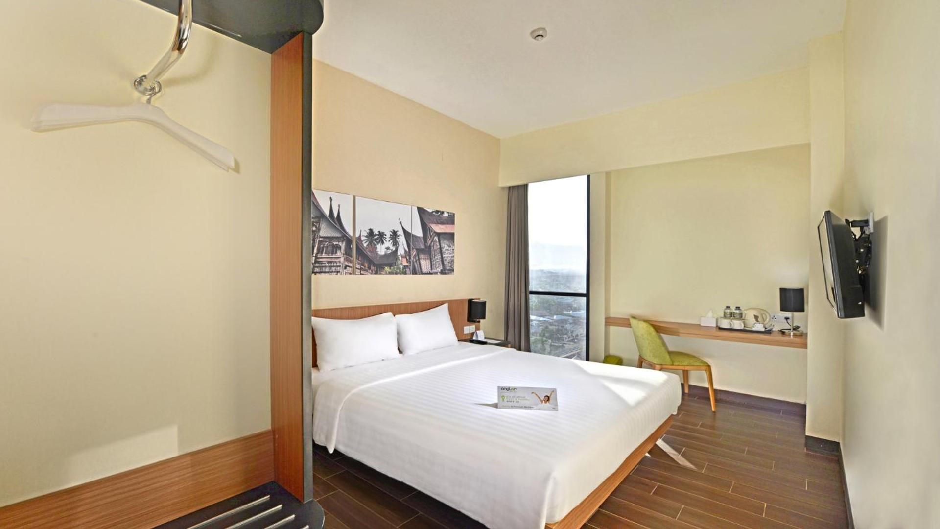 Whiz Prime Hotel Khatib Sulaiman Padang Superior King 2