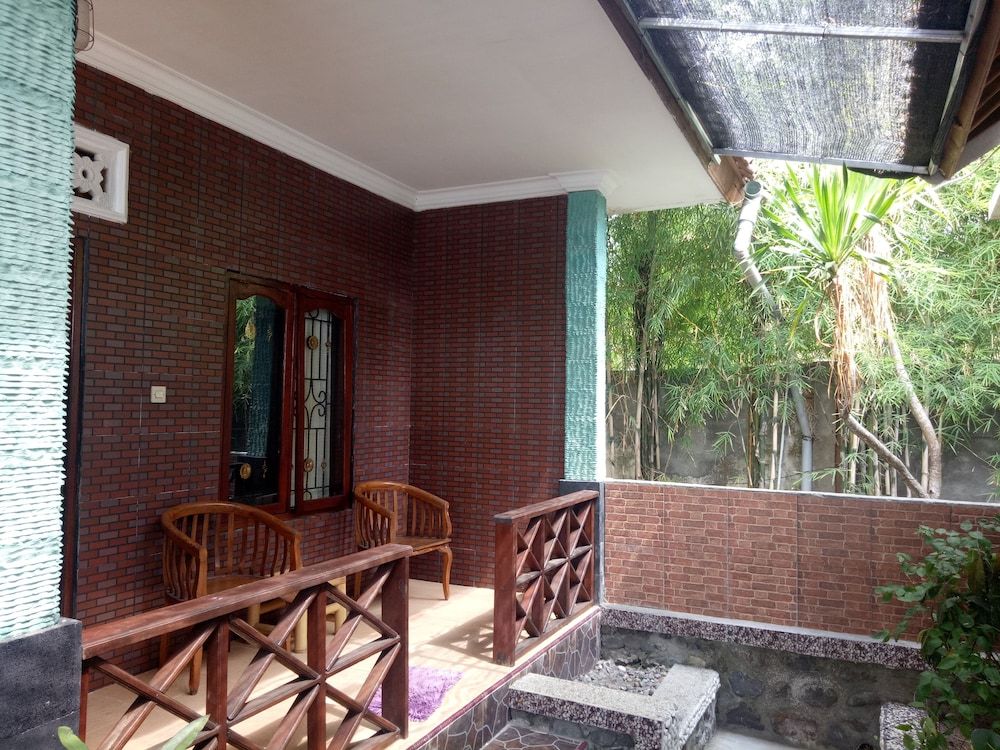Krisna Bungalows & Restaurant Basic Twin Room, Corner 2
