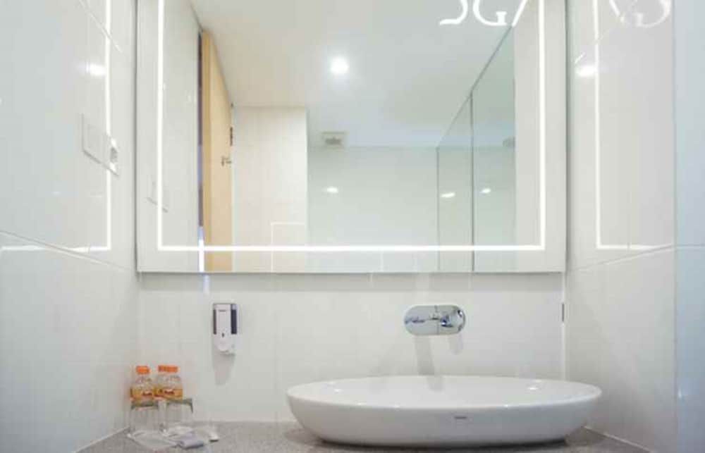 Grand G7 Hotel Kemayoran Standard Room, 1 Double Bed 4