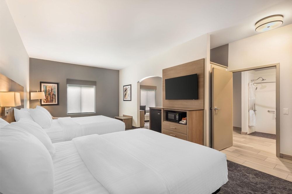 Suite, 2 Queen Beds, Accessible, Non Smoking (with Single Sofabed)