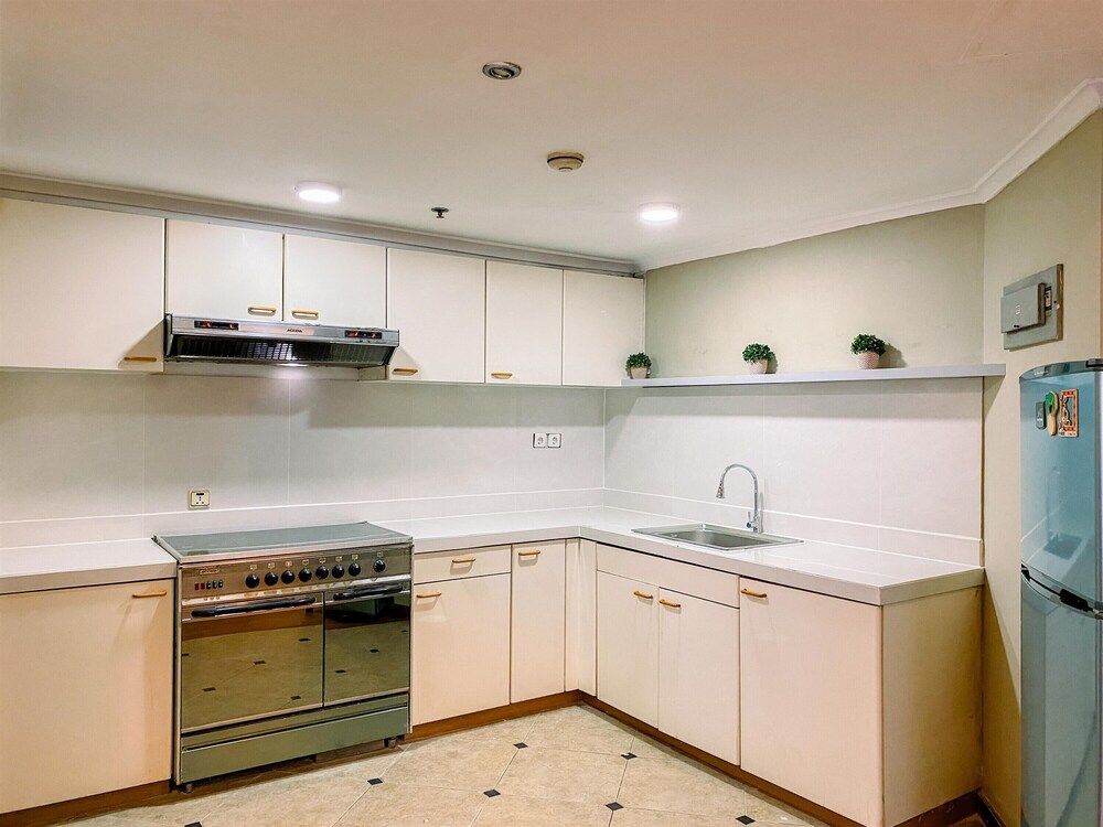 undefined Cozy 2 Bedrooms Sudirman Tower Apartment by Travelio 4