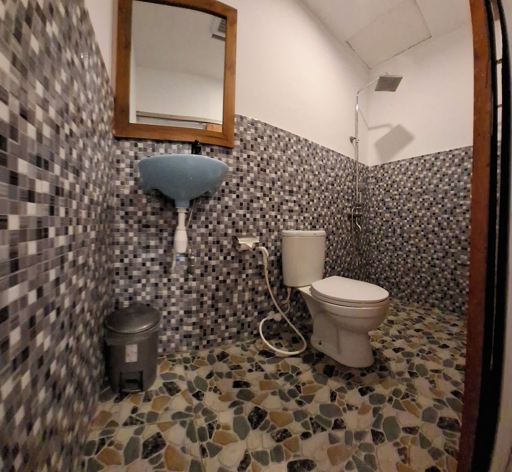 Aldi's Bungalow Budget Double Room 6