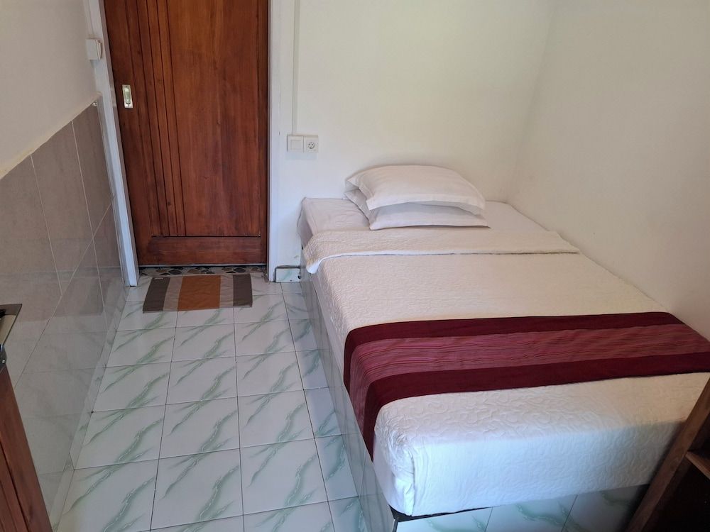 Aldi's Bungalow Budget Double Room