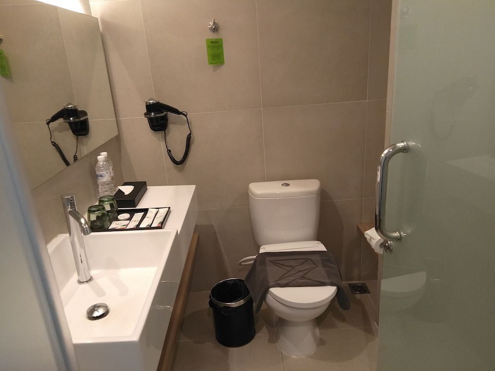The Zuri Palembang Deluxe Double Room, 1 King Bed 5