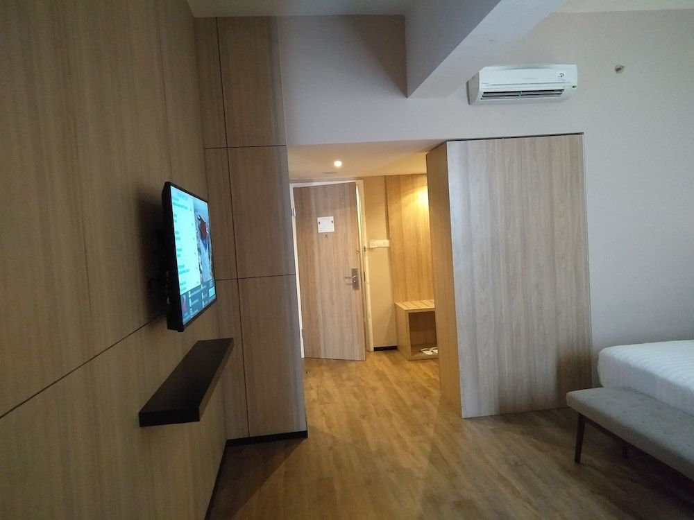 The Zuri Palembang Deluxe Double Room, 1 King Bed 6