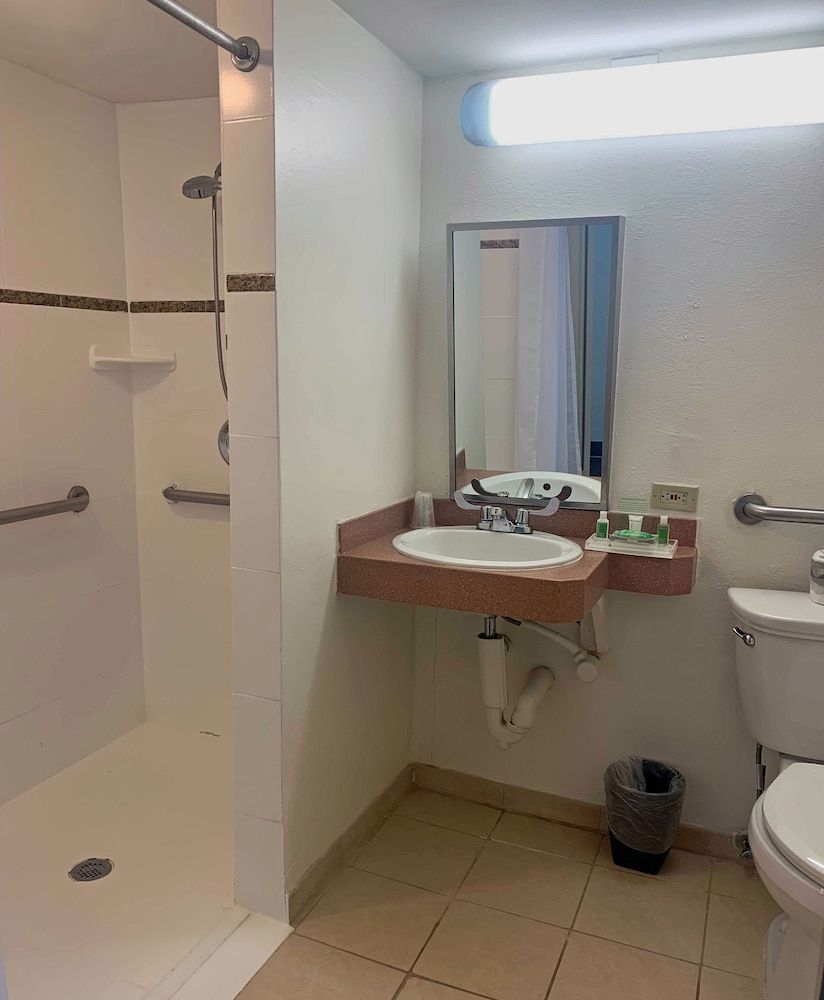 Standard Room, 2 Double Beds, Accessible Bathtub (Communications)
