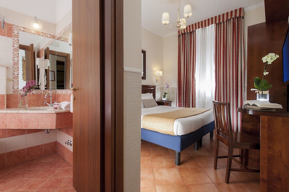 undefined Hotel des Artistes 5