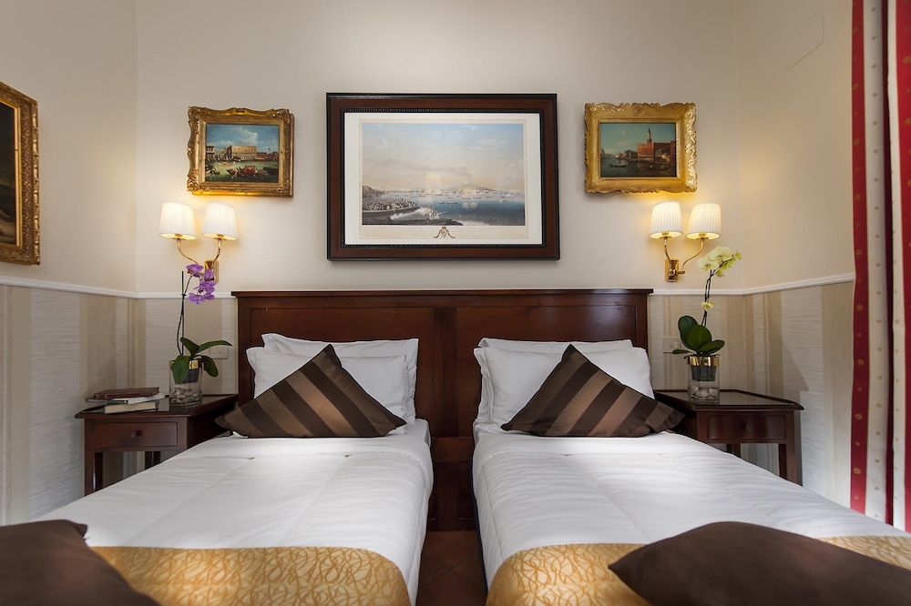 Hotel des Artistes Classic Double or Twin Room, 1 Queen Bed 5