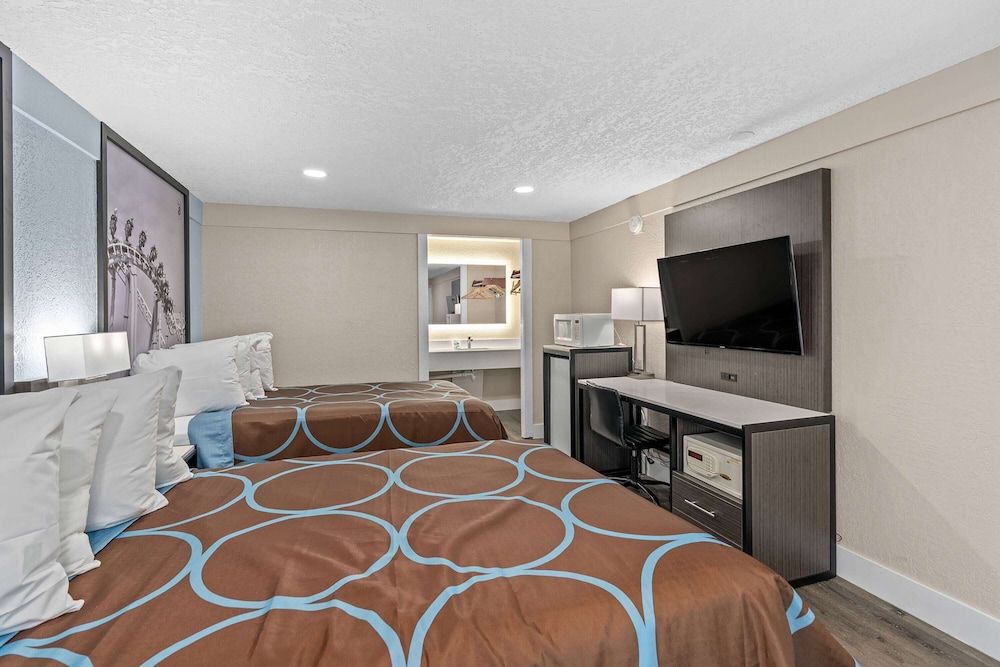Super 8 by Wyndham Kissimmee/Orlando Room, 2 Double Beds, Non Smoking 5
