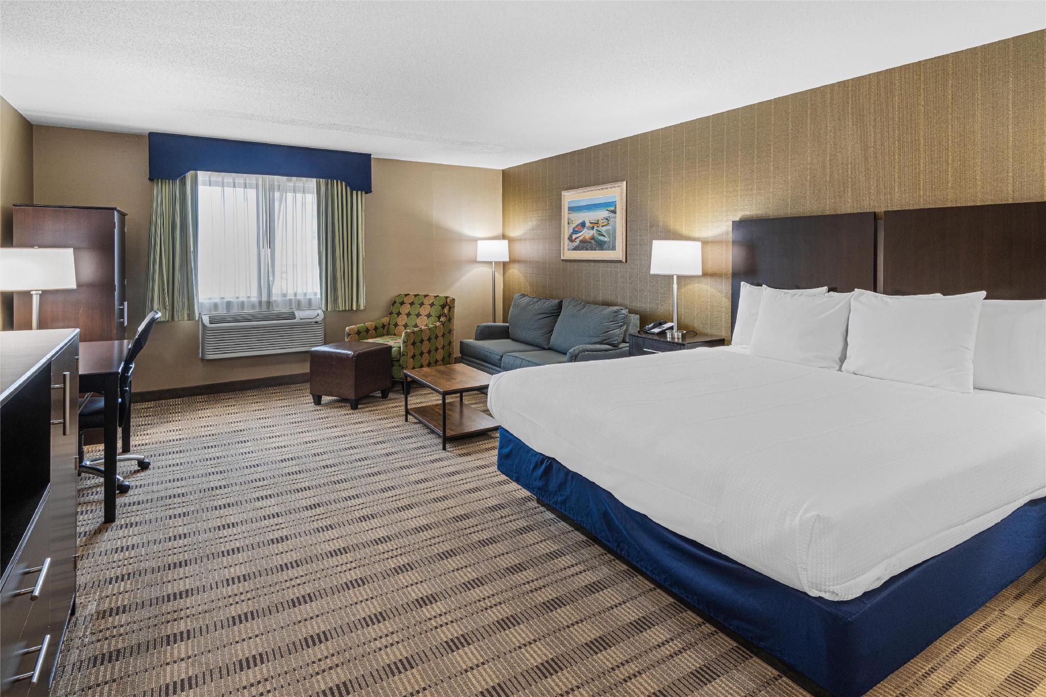 Best Western Providence Warwick Airport Inn Suite - 1 King Bed, Nonsmoking, Sofabed 2
