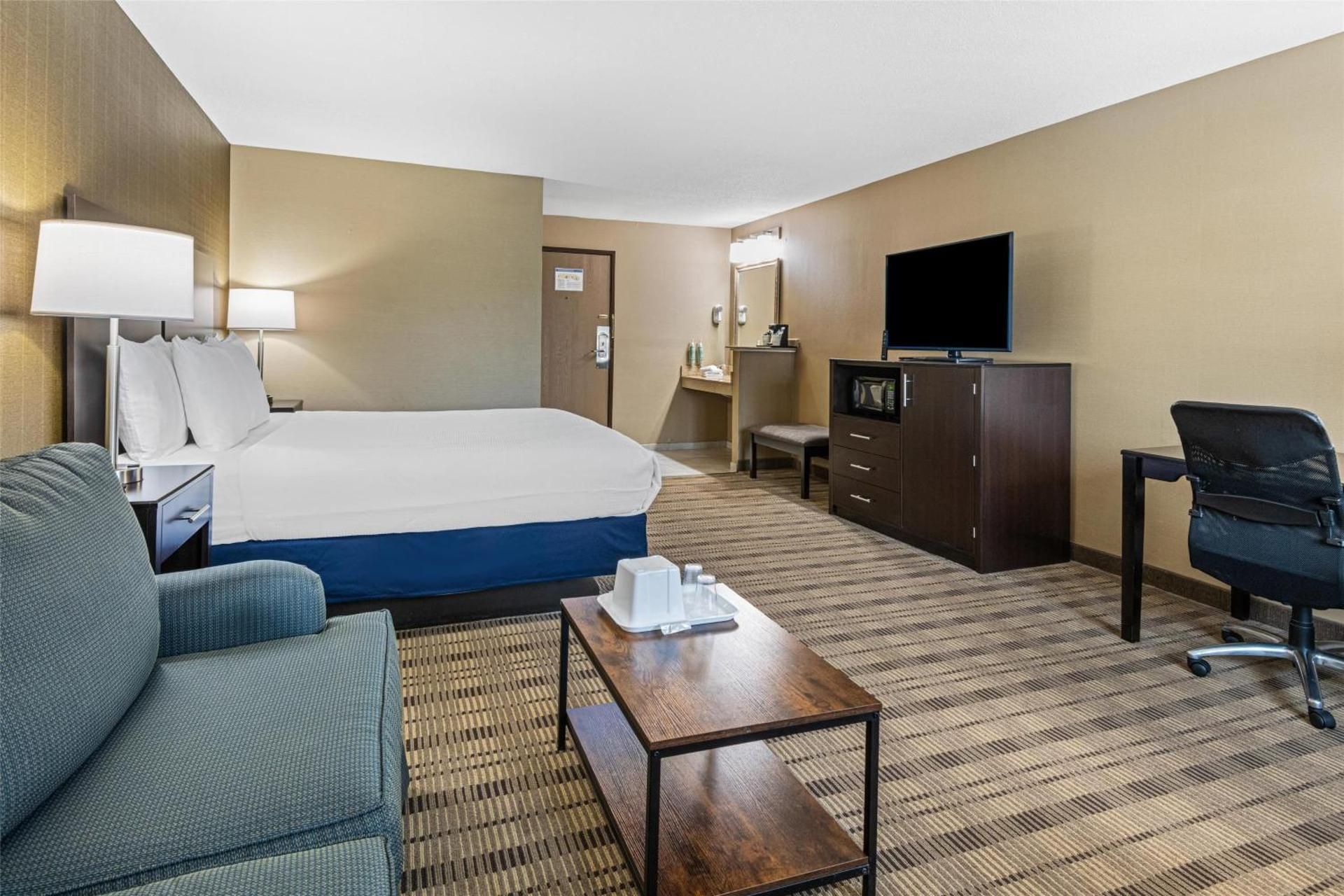 Best Western Providence Warwick Airport Inn Suite - 1 King Bed, Nonsmoking, Sofabed