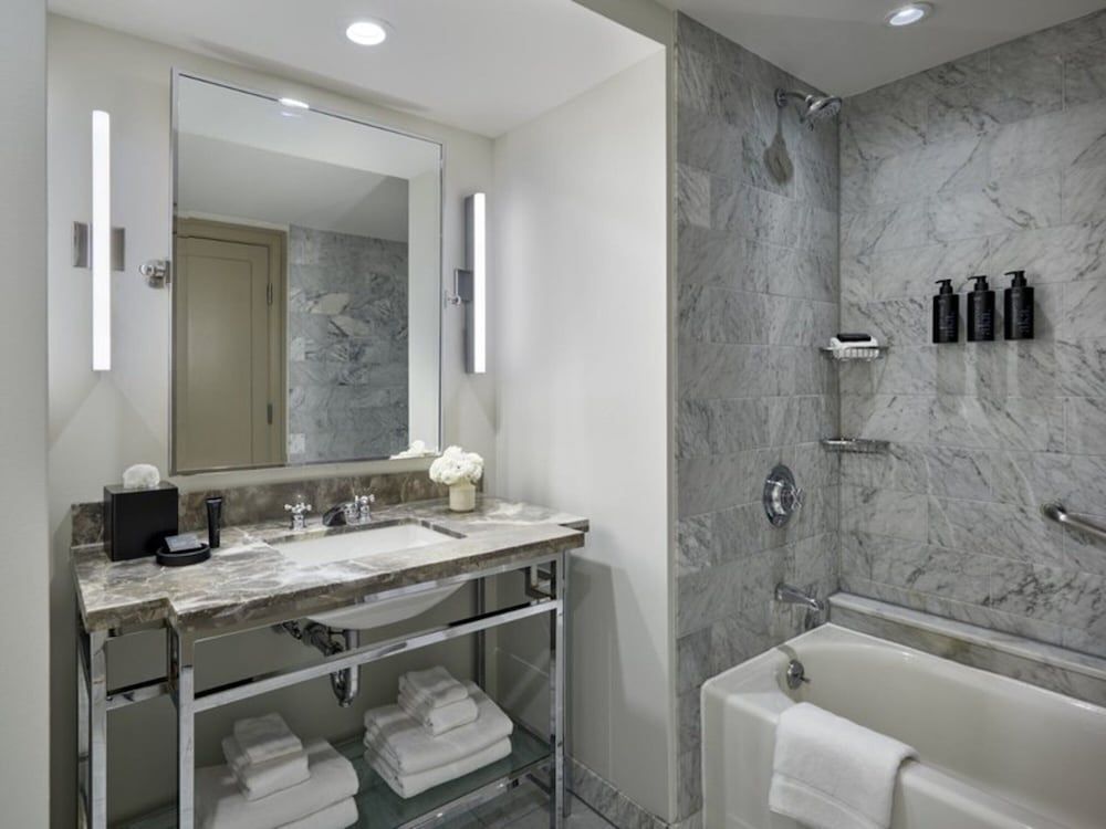 Hotel AKA Boston Common Deluxe Room, 1 King Bed 3