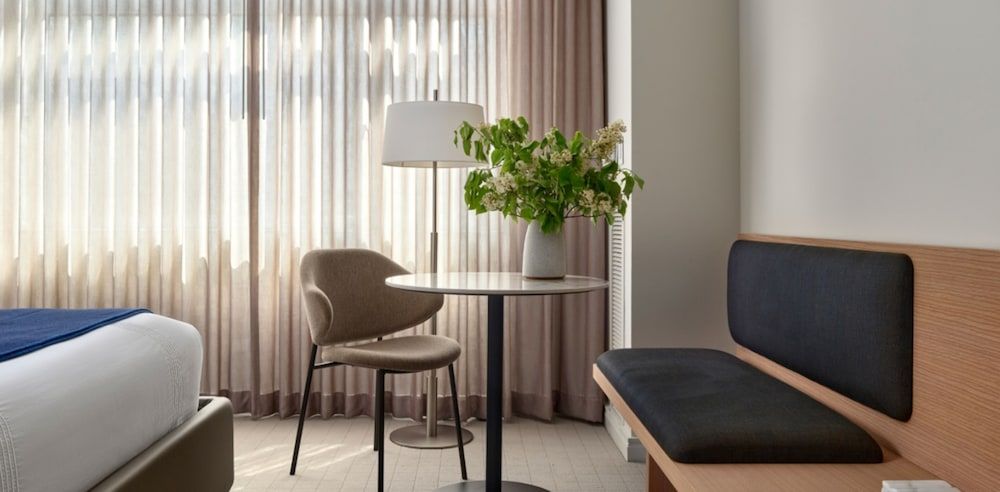 Hotel AKA Boston Common Deluxe Room, 1 King Bed 4