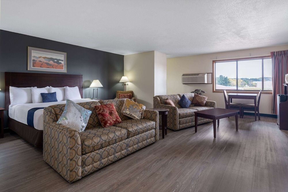Suite, 1 King Bed, Non Smoking