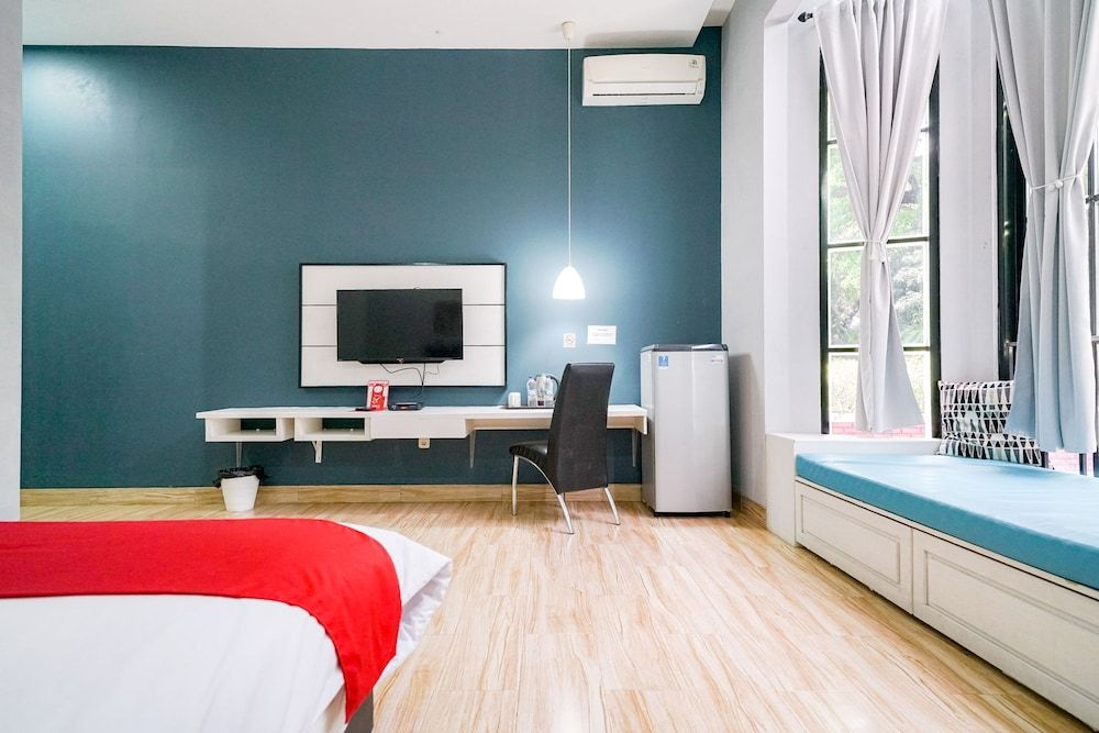 RedDoorz Premium near RS Pondok Indah Premium Double Room, 1 Double Bed 6