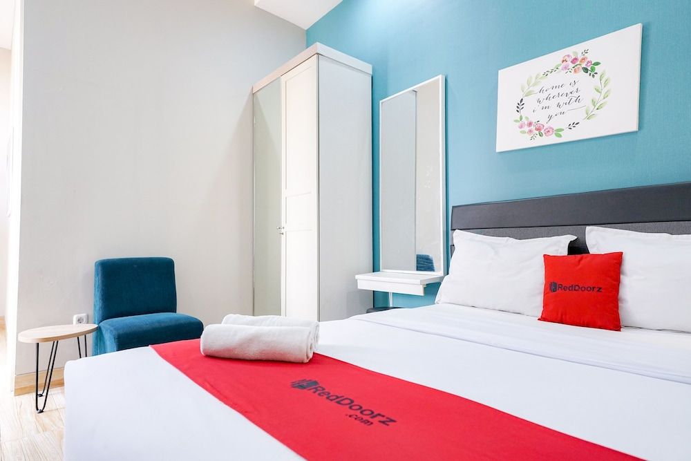 RedDoorz Premium near RS Pondok Indah Double Room 4
