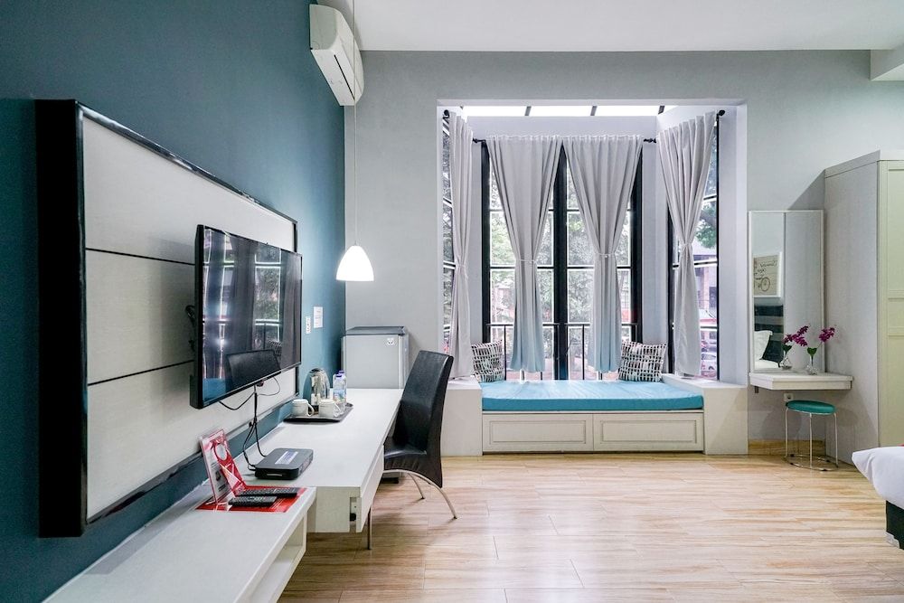 RedDoorz Premium near RS Pondok Indah Premium Double Room, 1 Double Bed 4