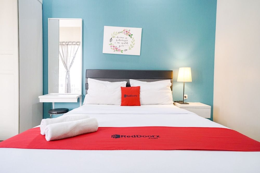 undefined RedDoorz Premium near RS Pondok Indah 3