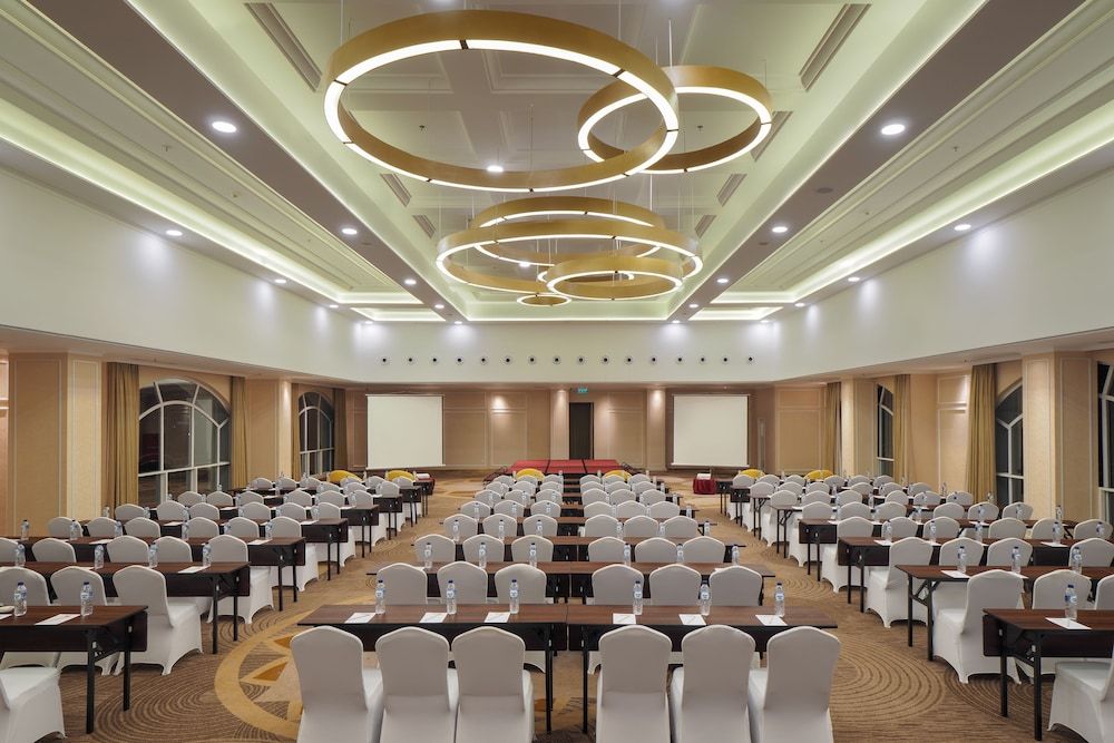 undefined Horison Ciledug 8