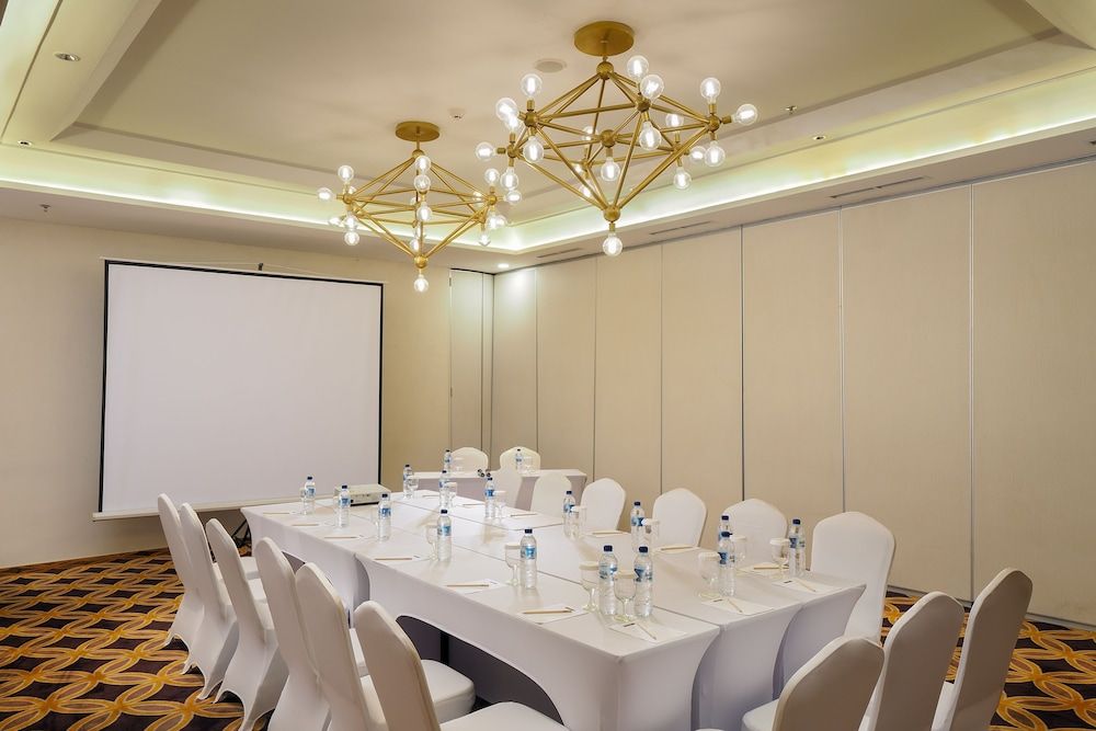 undefined Horison Ciledug 6