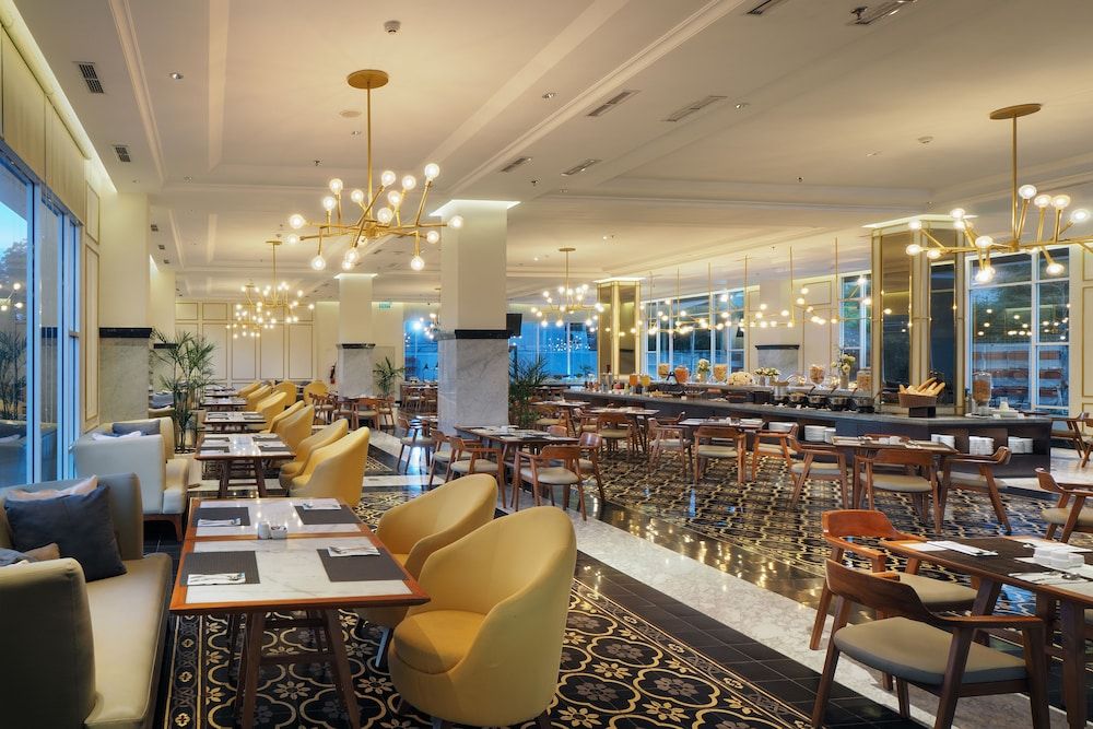 undefined Horison Ciledug 4