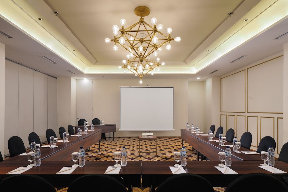 undefined Horison Ciledug 5